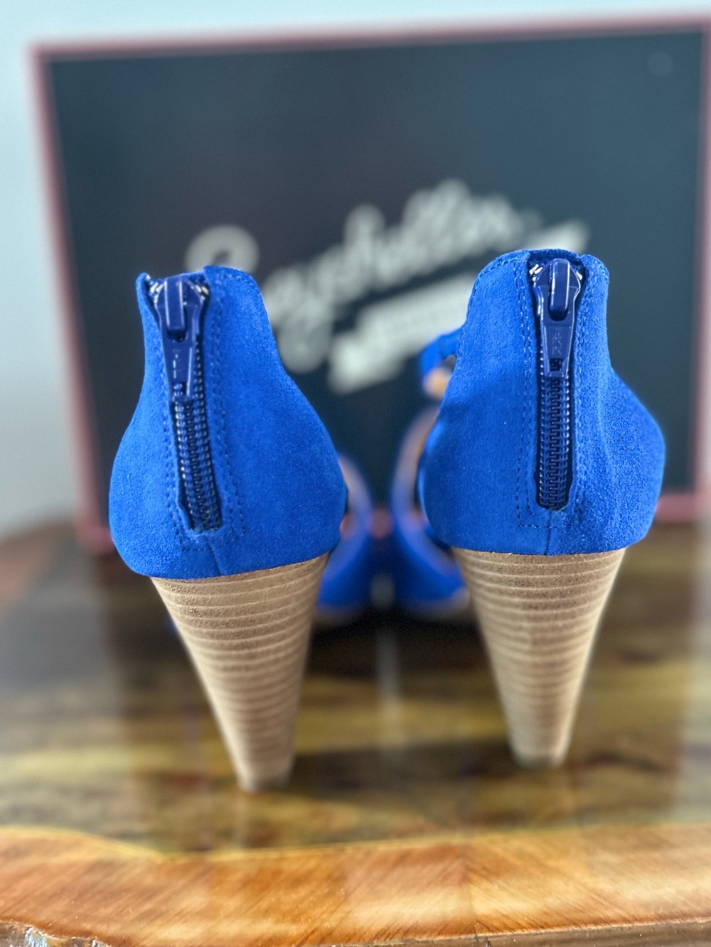 Seychelles Heritage Gamble Cone Heeled Sandal in Electric Blue Suede sz 7.5 - Picture 4 of 11